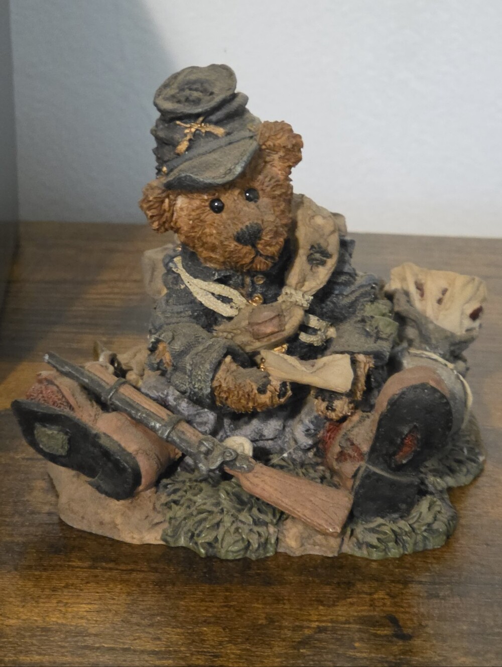 Boyd Bear Figurine. 1995 Style #2263 Union Jack... Love Letters Piece#18E/3081
